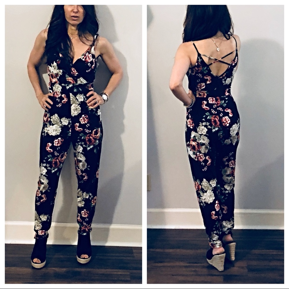 ✨LAST ONE✨Floral tank jumpsuit - Picture 6 of 8